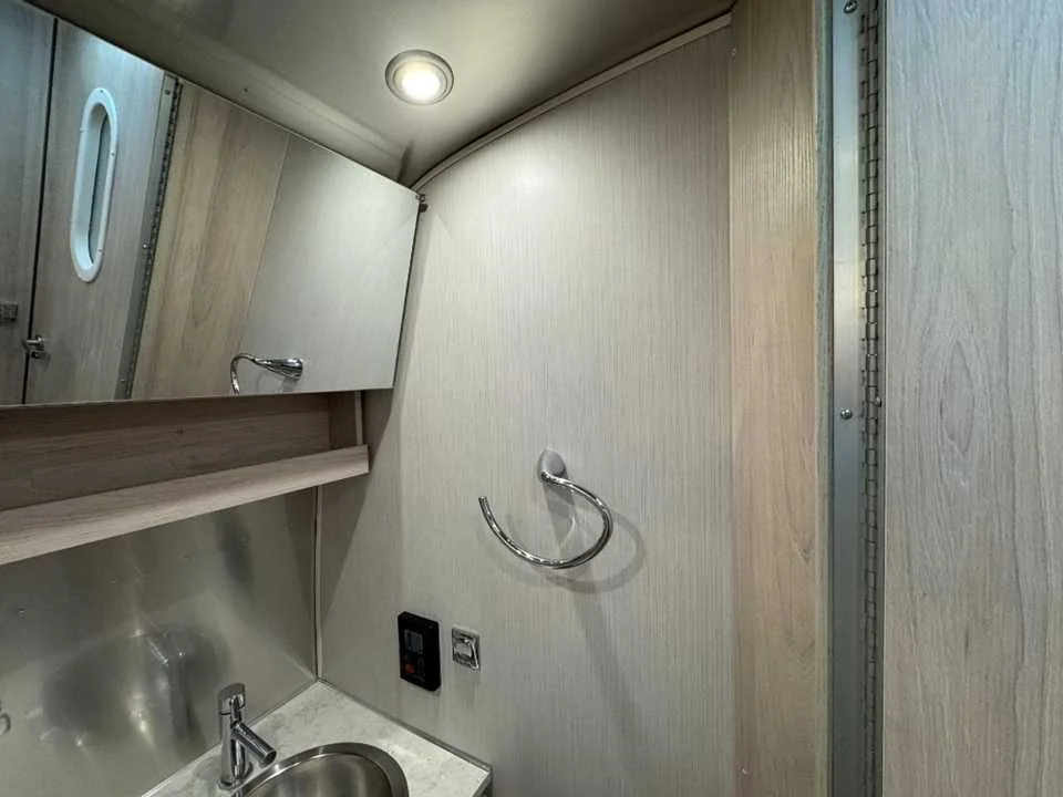 Used 2024 SILVER AIRSTREAM  image 32