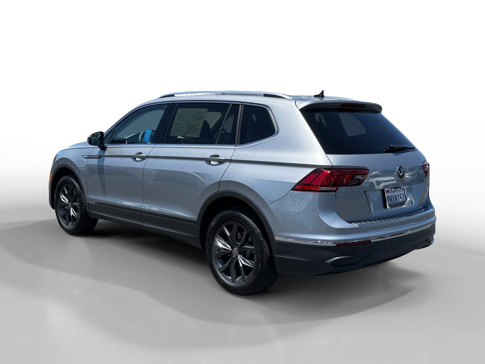 Certified Used 2024 Pyrite Silver Metallic Volkswagen SE image 3