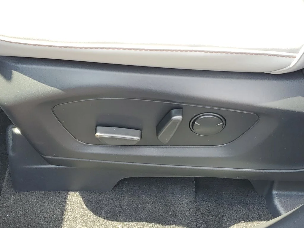 New 2026 Space White Metallic Ford Active image 7