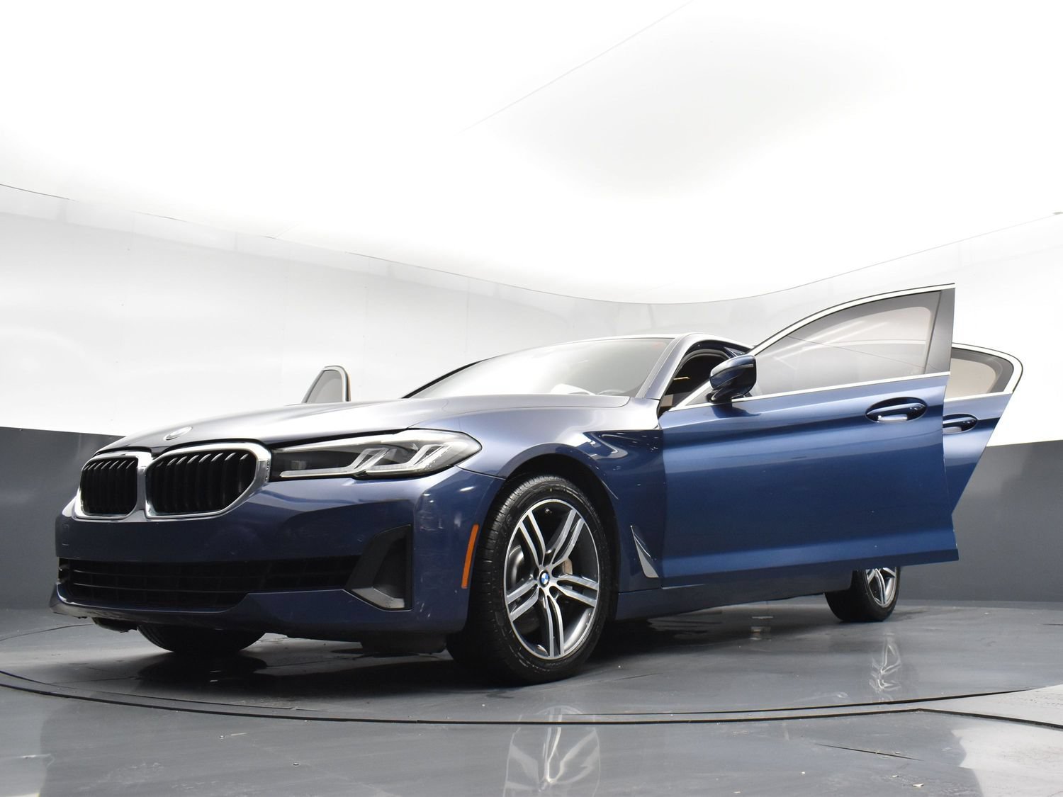 Used 2021 Phytonic Blue Metallic BMW 530i xDrive image 29