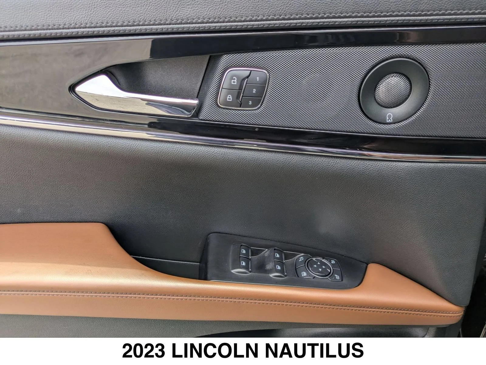 Used 2023 Black Lincoln Reserve image 10