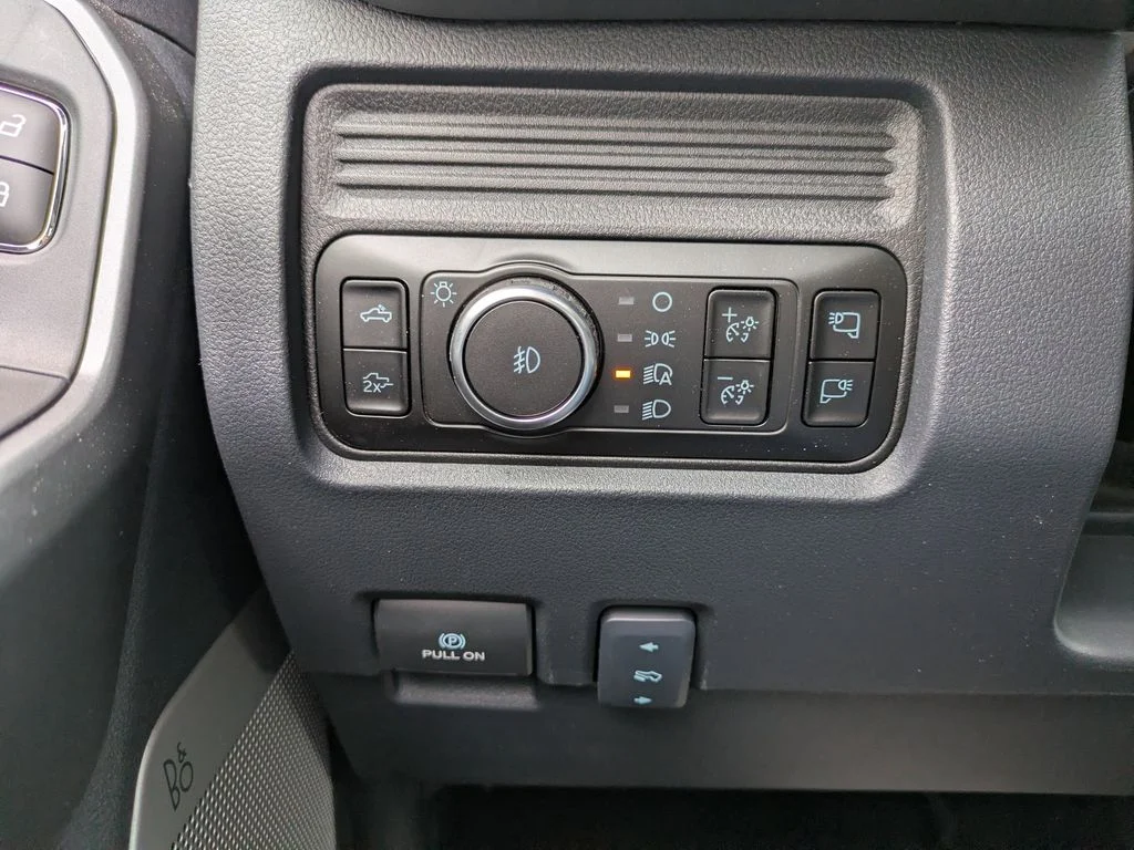 New 2026 Agate Black Metallic Ford Lariat image 27