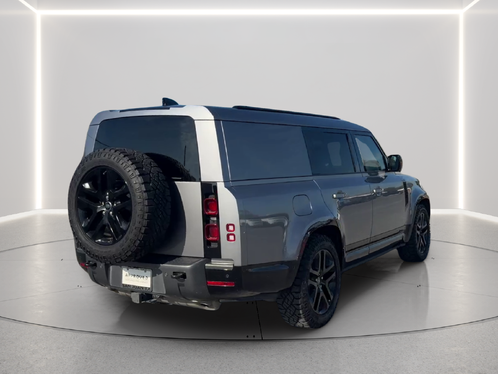 Used 2024  Land Rover Outbound image 5