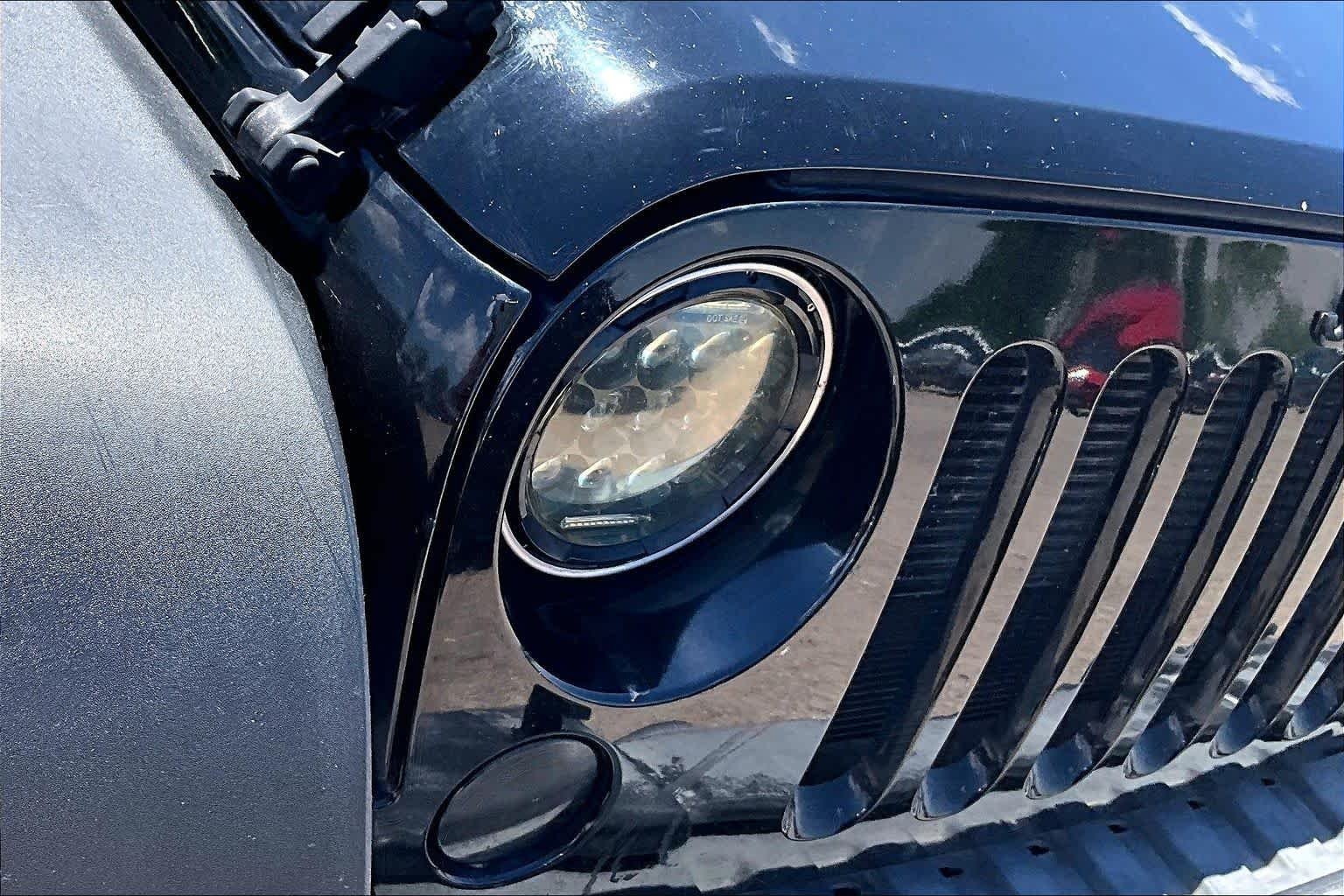 Used 2018 Black Clearcoat Jeep Sport S image 24