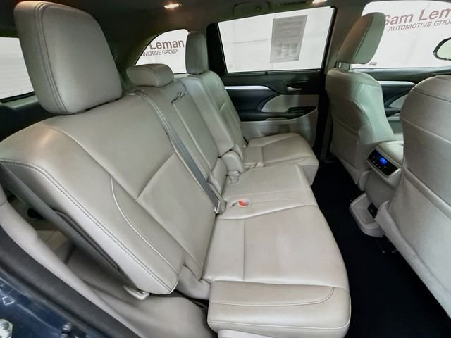 Used 2016 Blue Toyota XLE V6 image 29