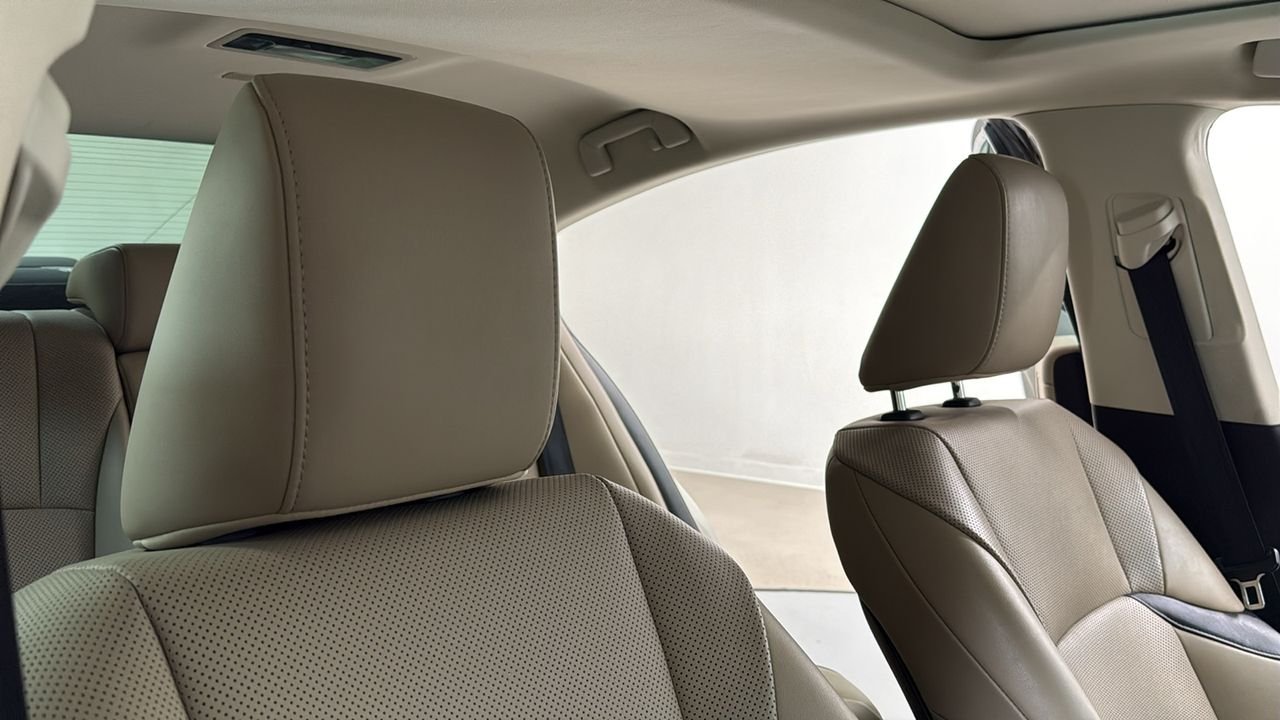 Used 2020 Beige Lexus 350 image 19