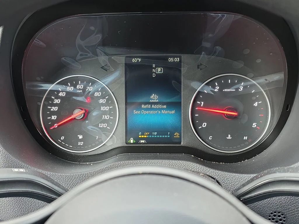 Used 2024  Mercedes-Benz Cargo 170 WB image 21