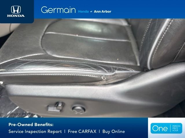 Used 2019 Brilliant Black Crystal Pearlcoat Chrysler Limited image 27