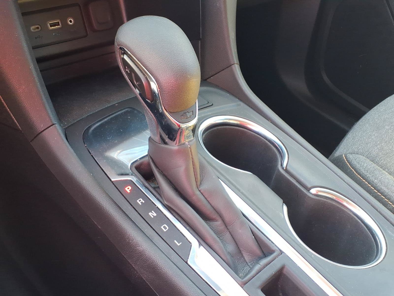 Used 2023 SUMMIT WHITE Chevrolet LT image 15