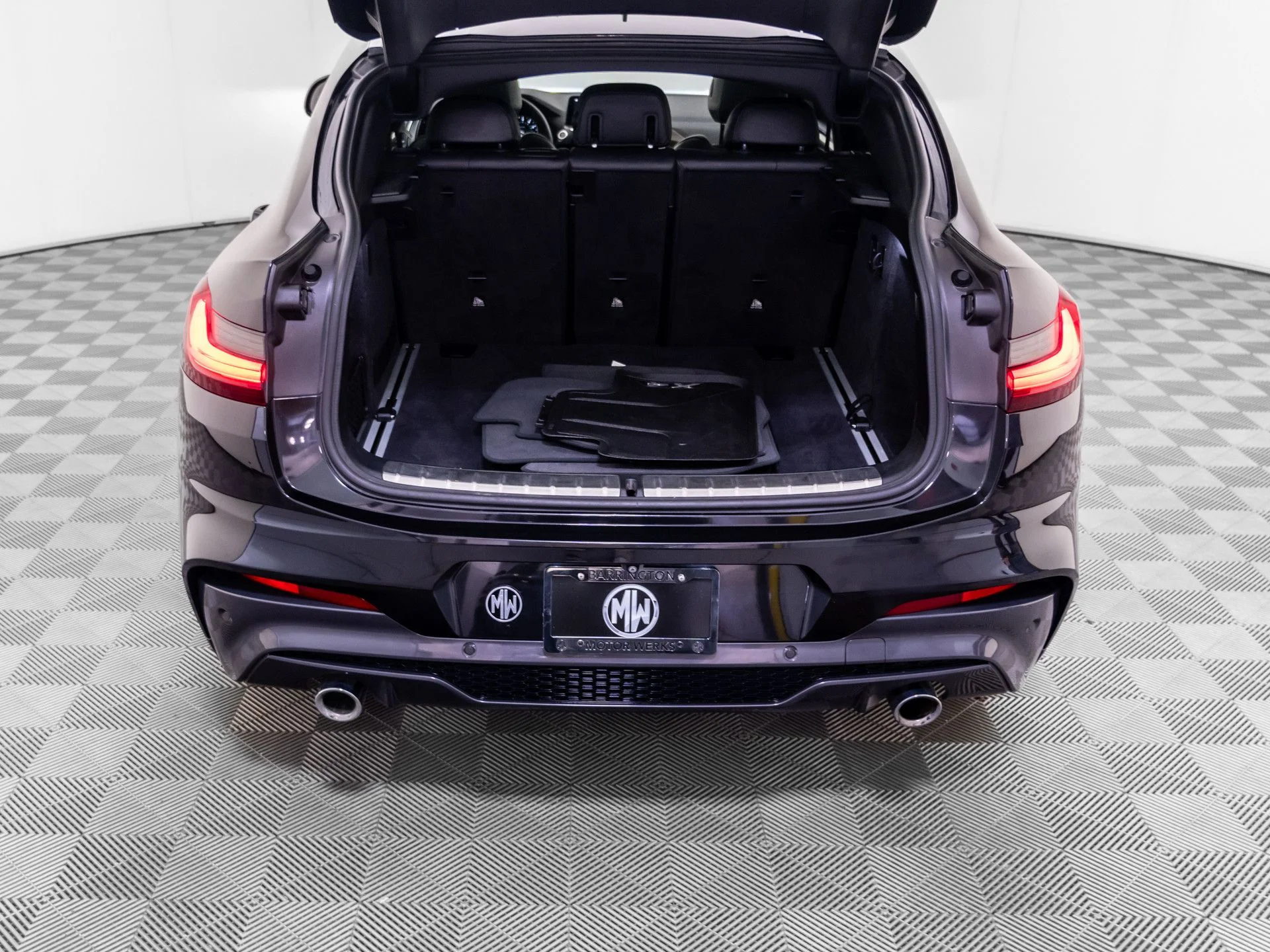 Used 2019 Black BMW xDrive30i image 32
