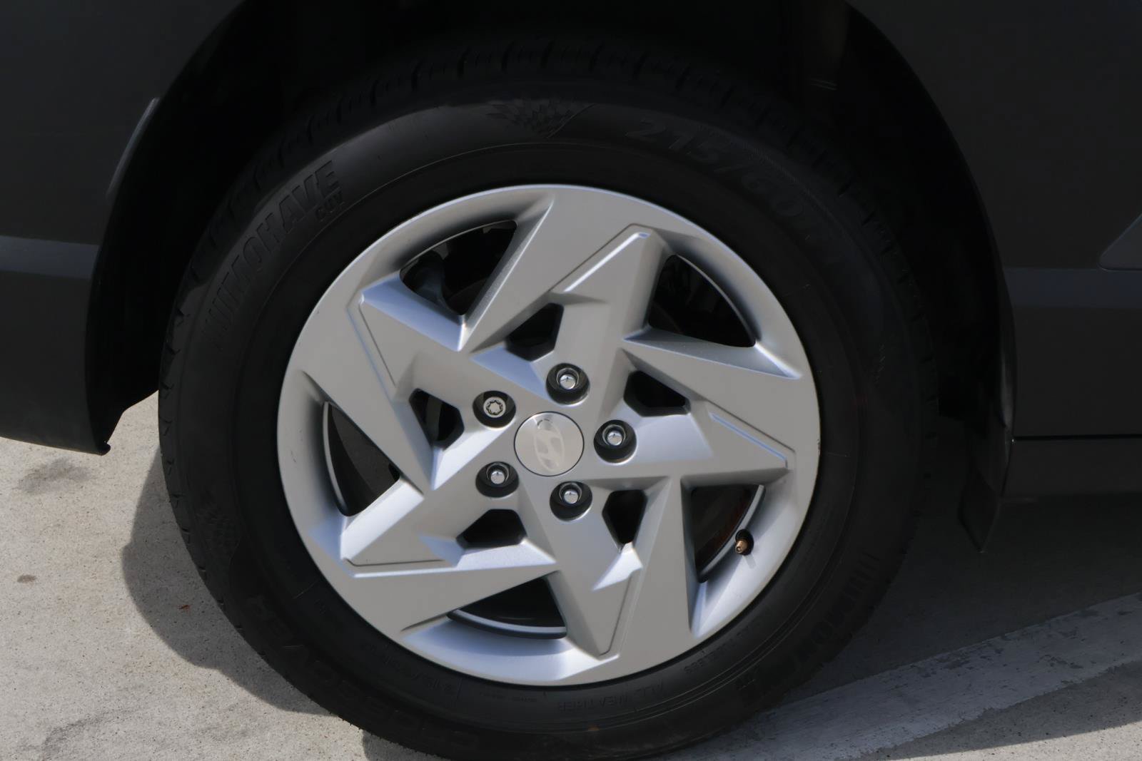 Used 2024 Ecotronic Gray Pearl Hyundai SE image 8