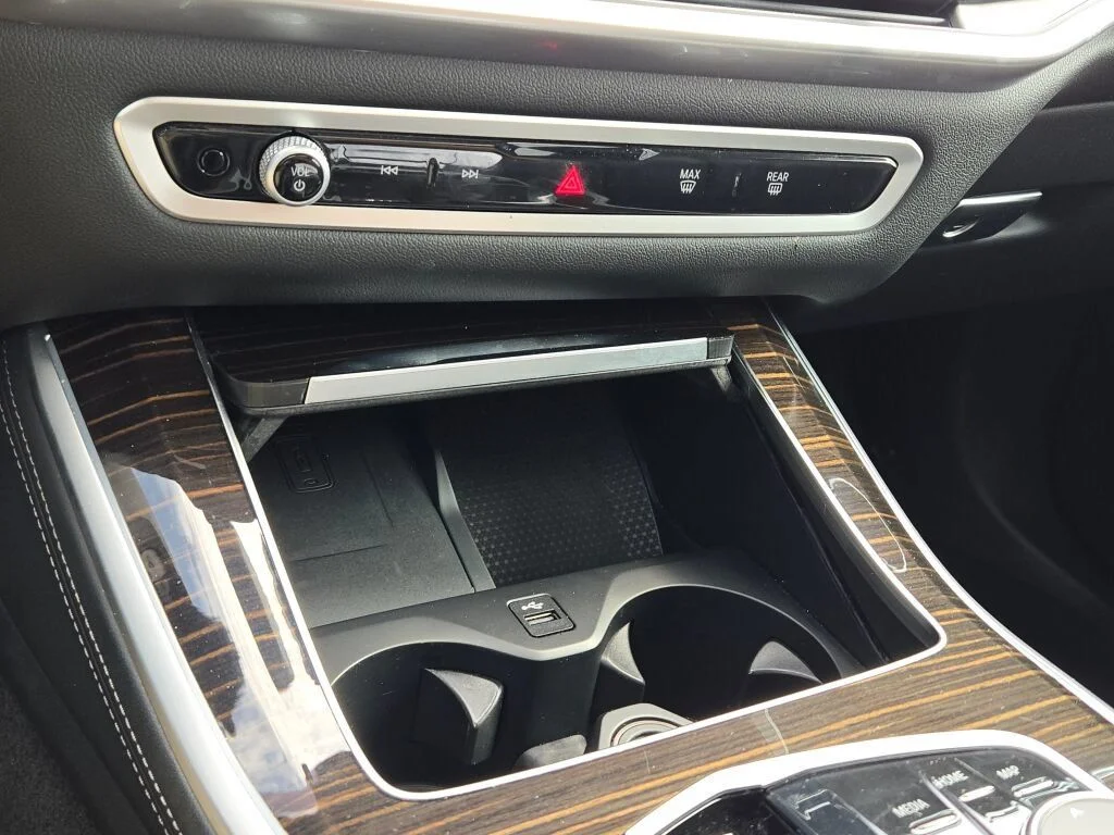 Used 2025 Alpine White BMW xDrive50e image 29