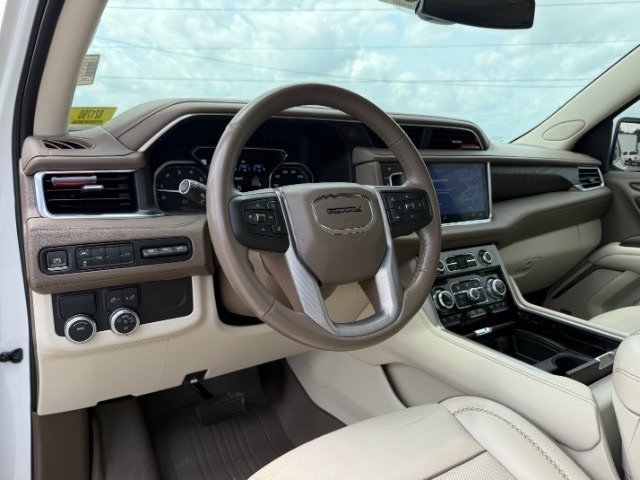 Used 2021 White Frost Tricoat GMC Denali image 12