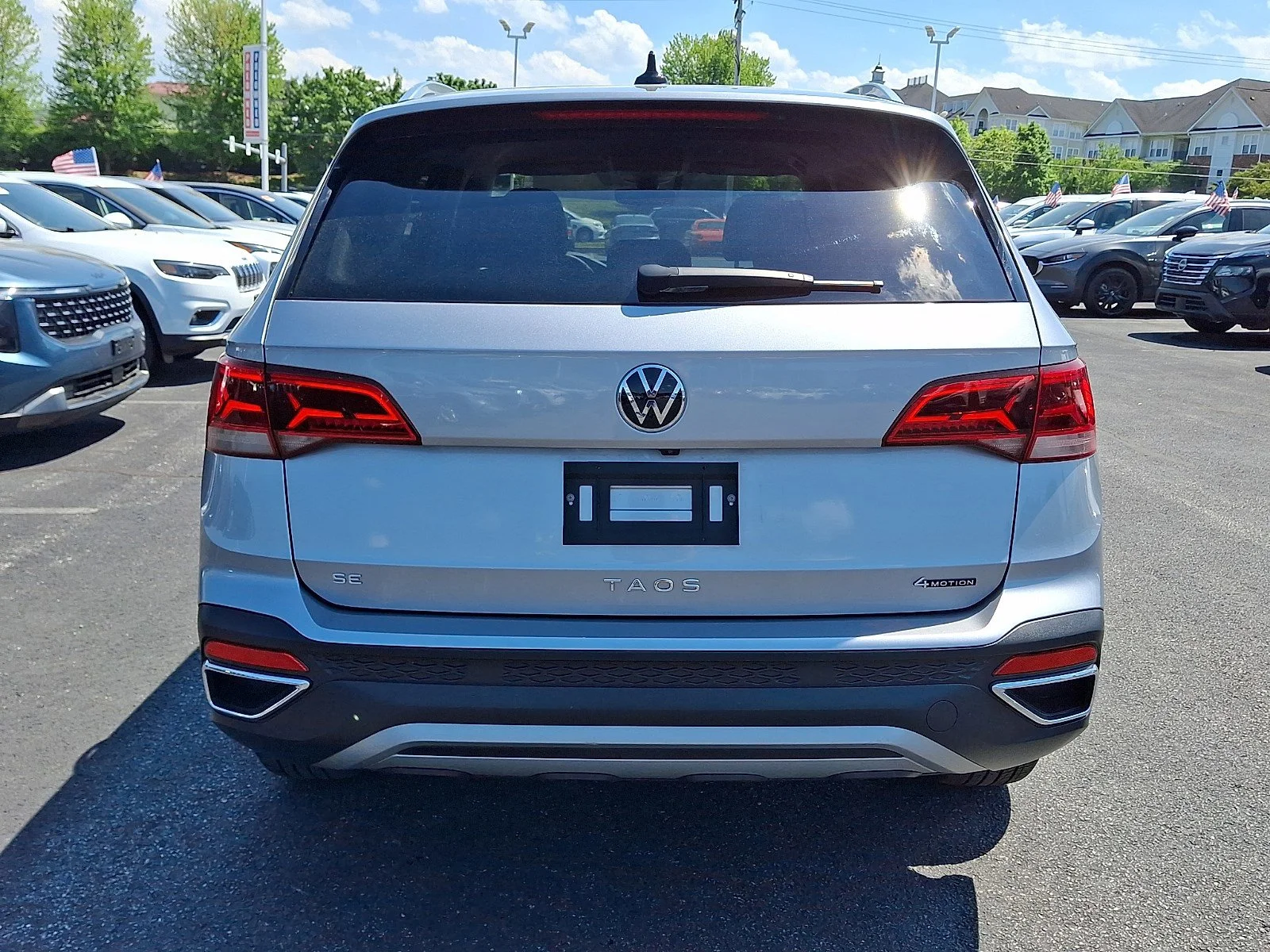 Certified Used 2024 Pyrite Silver Metallic   K2k2 Volkswagen SE image 6