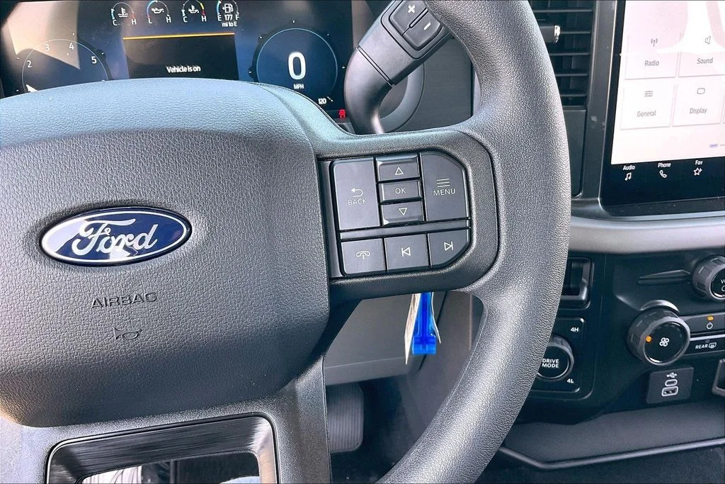 New 2026 Carbonized Gray Metallic Ford XLT image 18