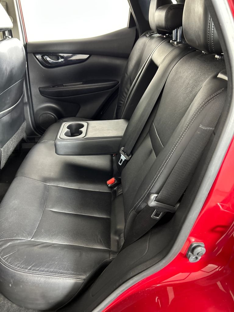 Used 2018 Red Nissan SL image 17