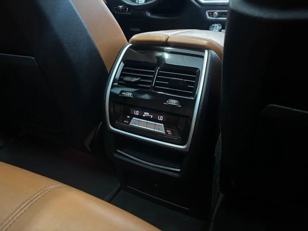 Used 2020 White BMW xDrive40i image 17