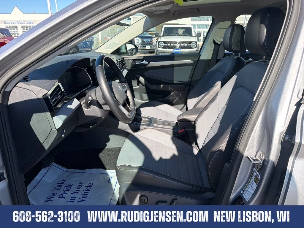 Used 2025 Gray Volkswagen 1.5T SE image 9