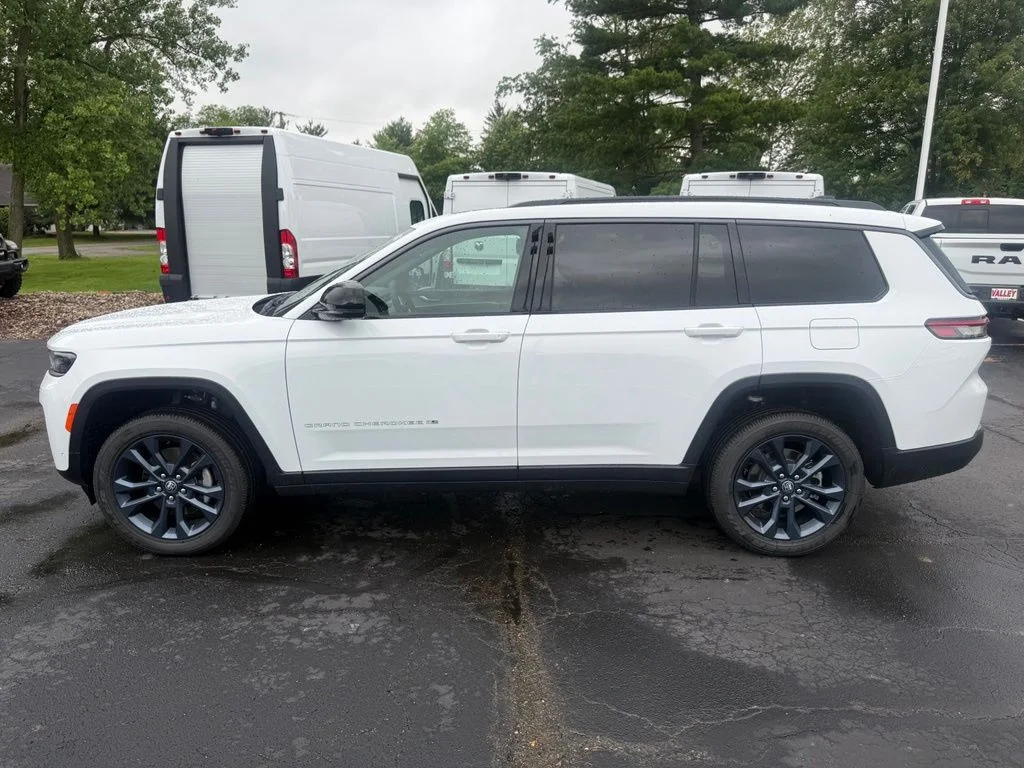 New 2026 Bright White Clear-Coat Exterior Paint Jeep  image 7