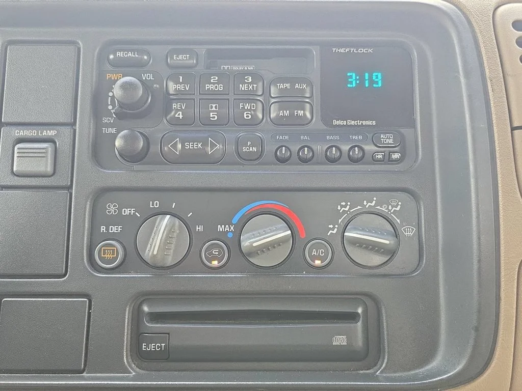 Used 1996  GMC SL image 13