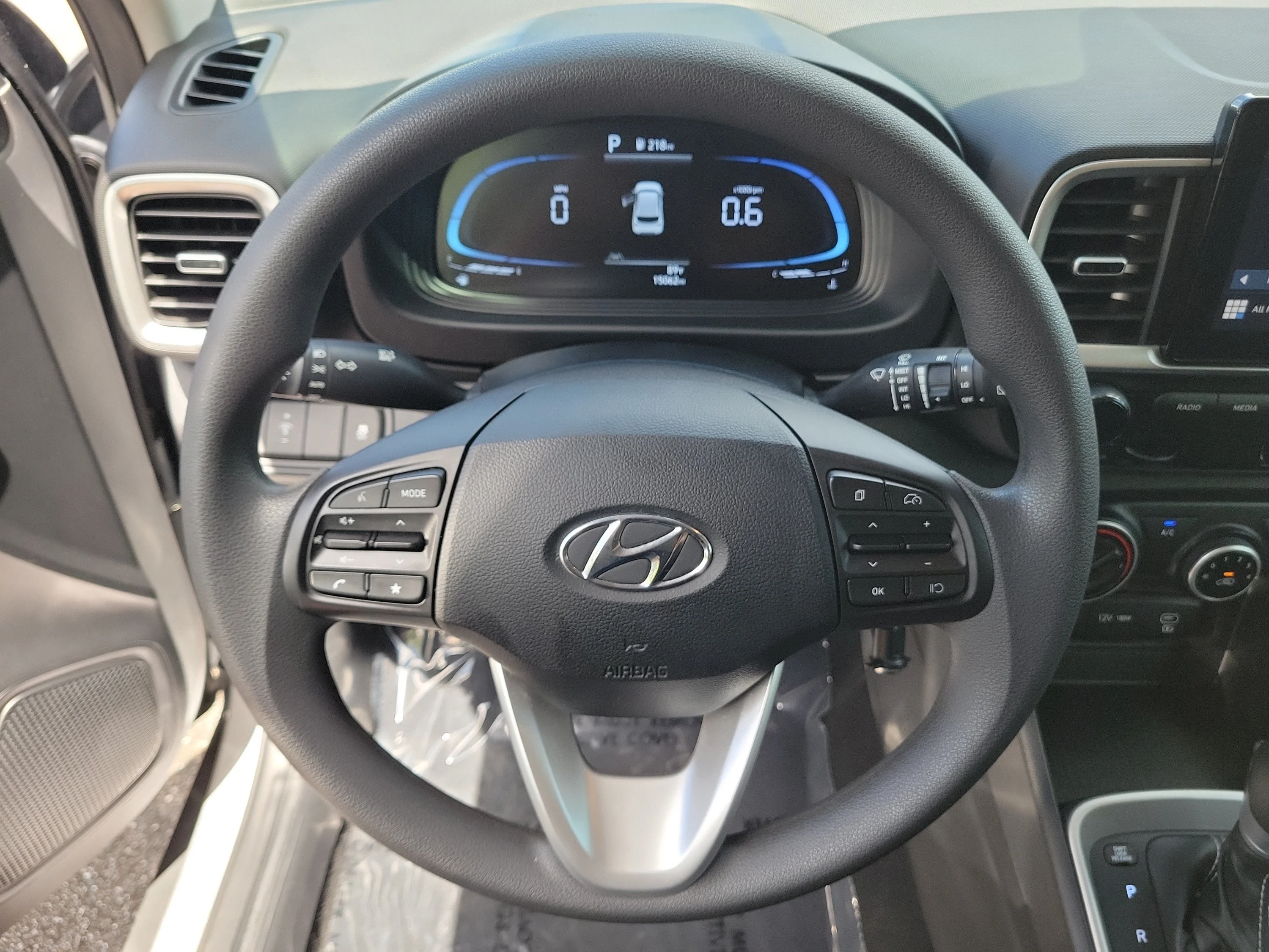 Used 2025 Shimmering Silver Hyundai SE image 22