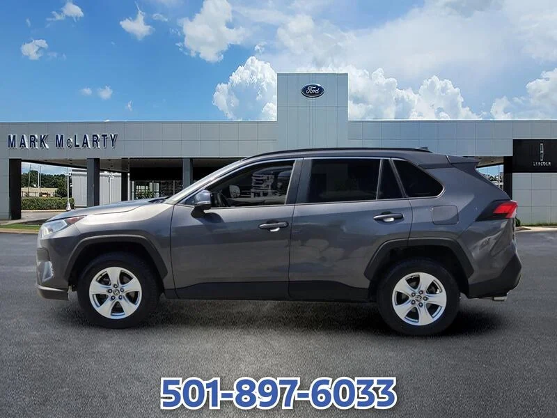 Used 2021 Magnetic Gray Metallic TOYOTA XLE FWD image 2