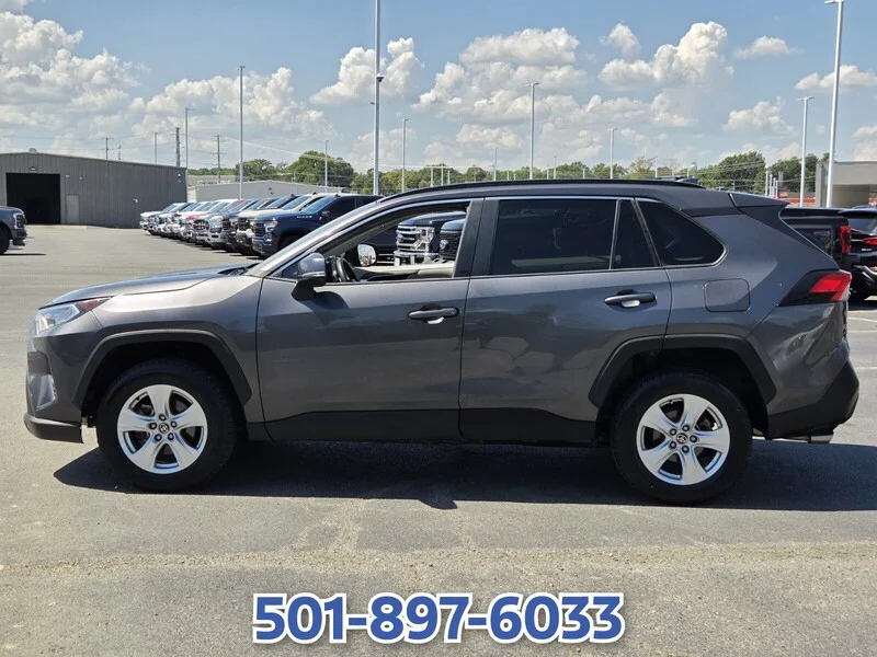 Used 2021 Magnetic Gray Metallic TOYOTA XLE FWD image 2