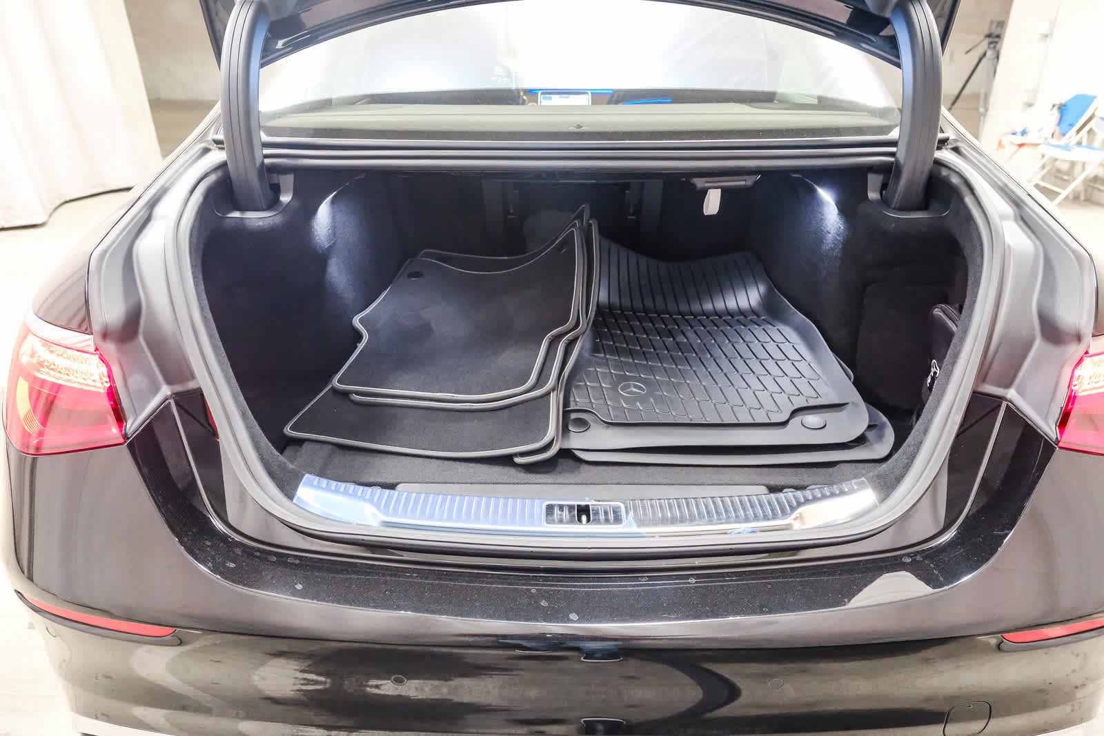 Used 2024 Black Mercedes-Benz S 580e image 32