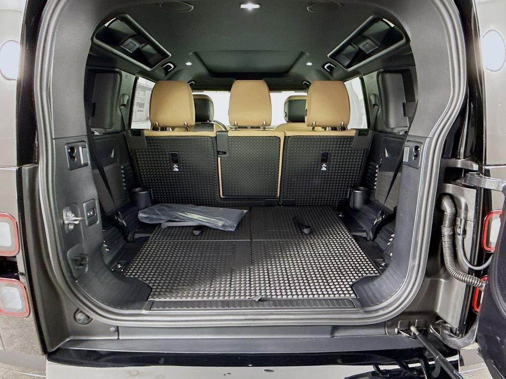 New 2026 Carpathian Grey Land Rover X-Dynamic SE image 22