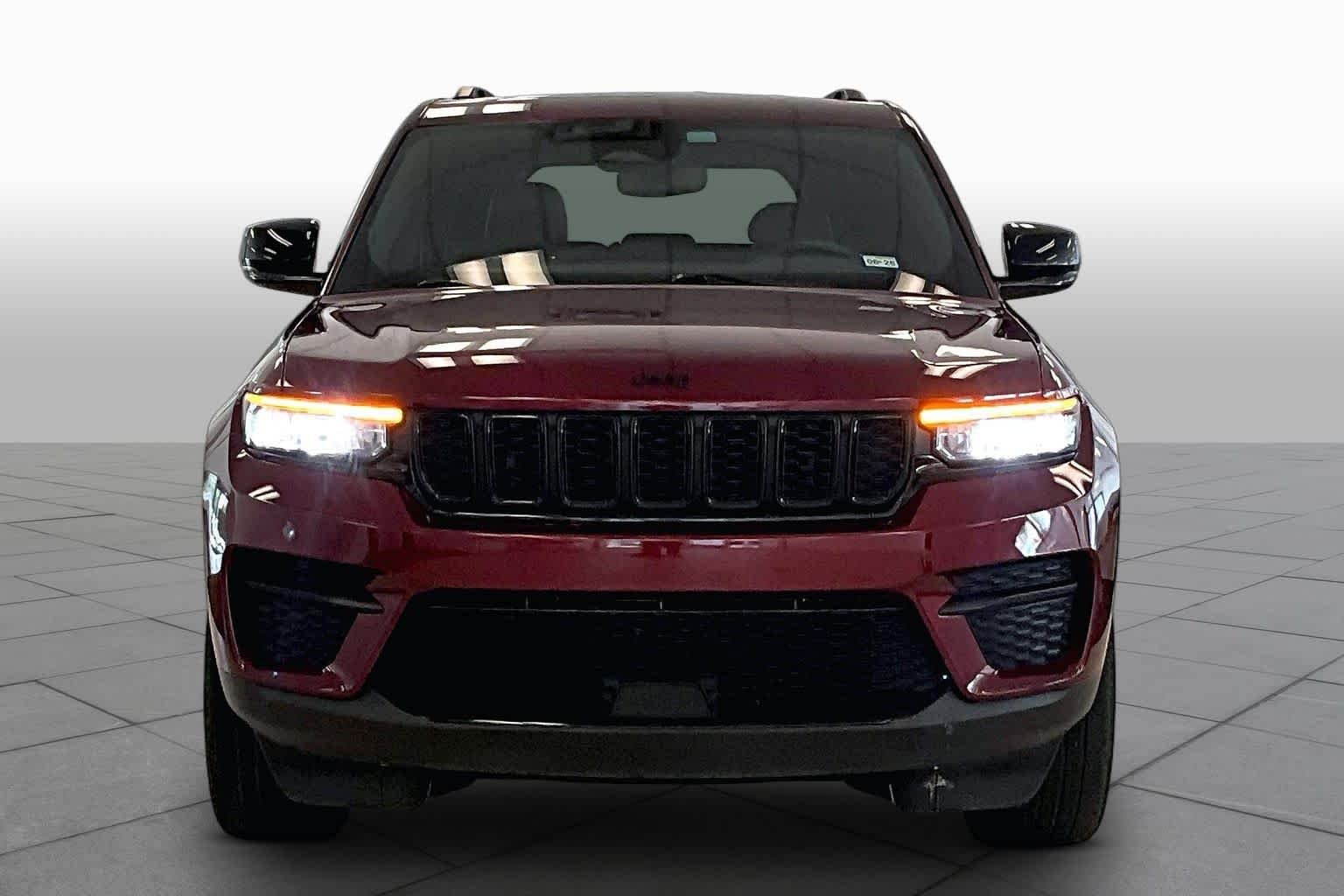 Used 2023 Velvet Red Pearlcoat Jeep Altitude image 3