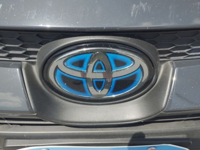 Used 2024  Toyota LE image 19