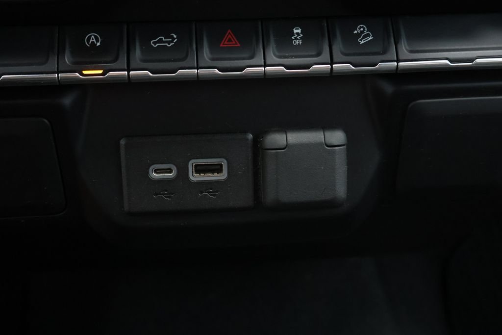 Used 2019 SUMMIT WHITE Chevrolet RST image 30