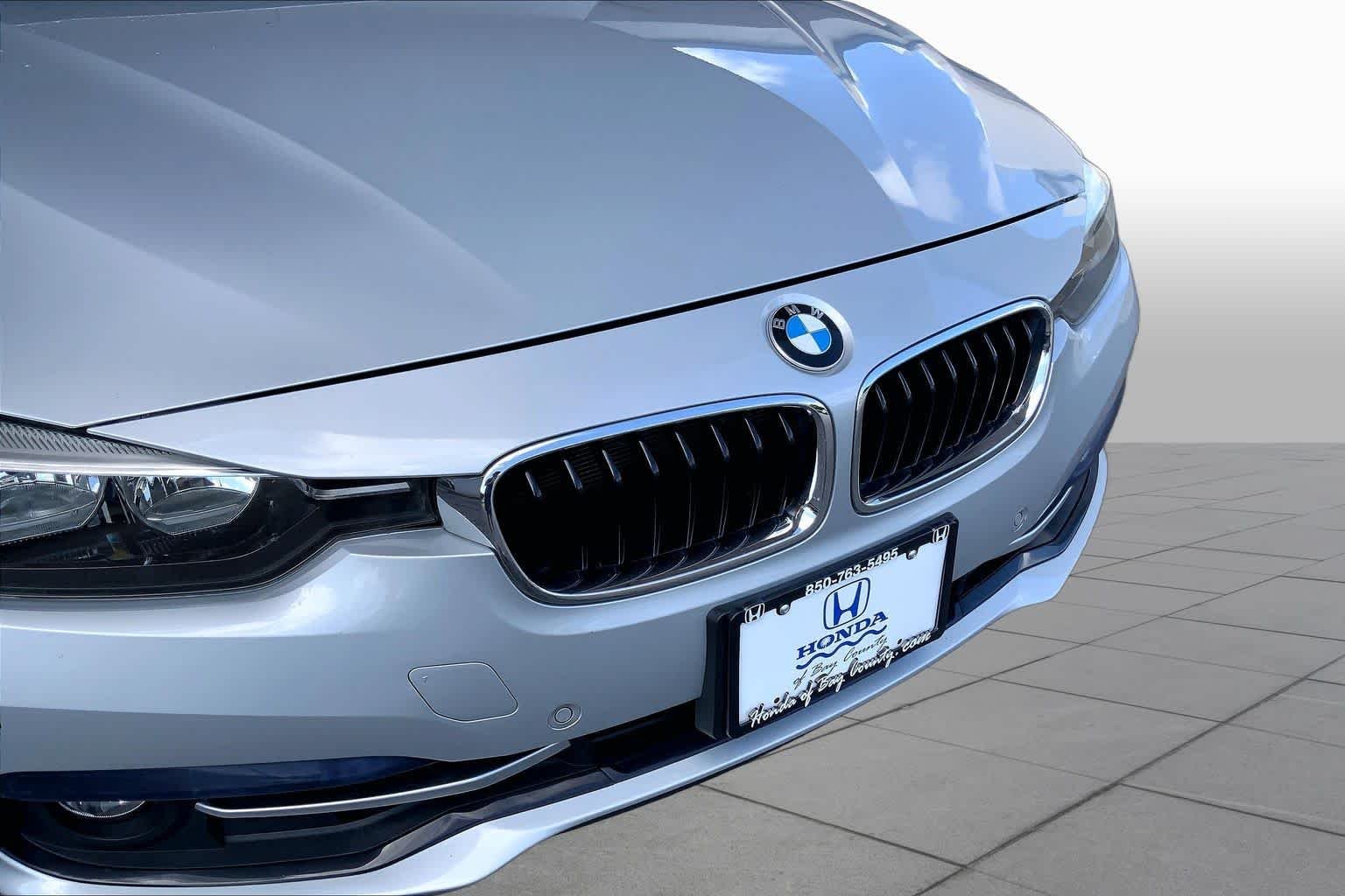 Used 2017 GLACIER SILVER METALLIC BMW 330i xDrive image 32