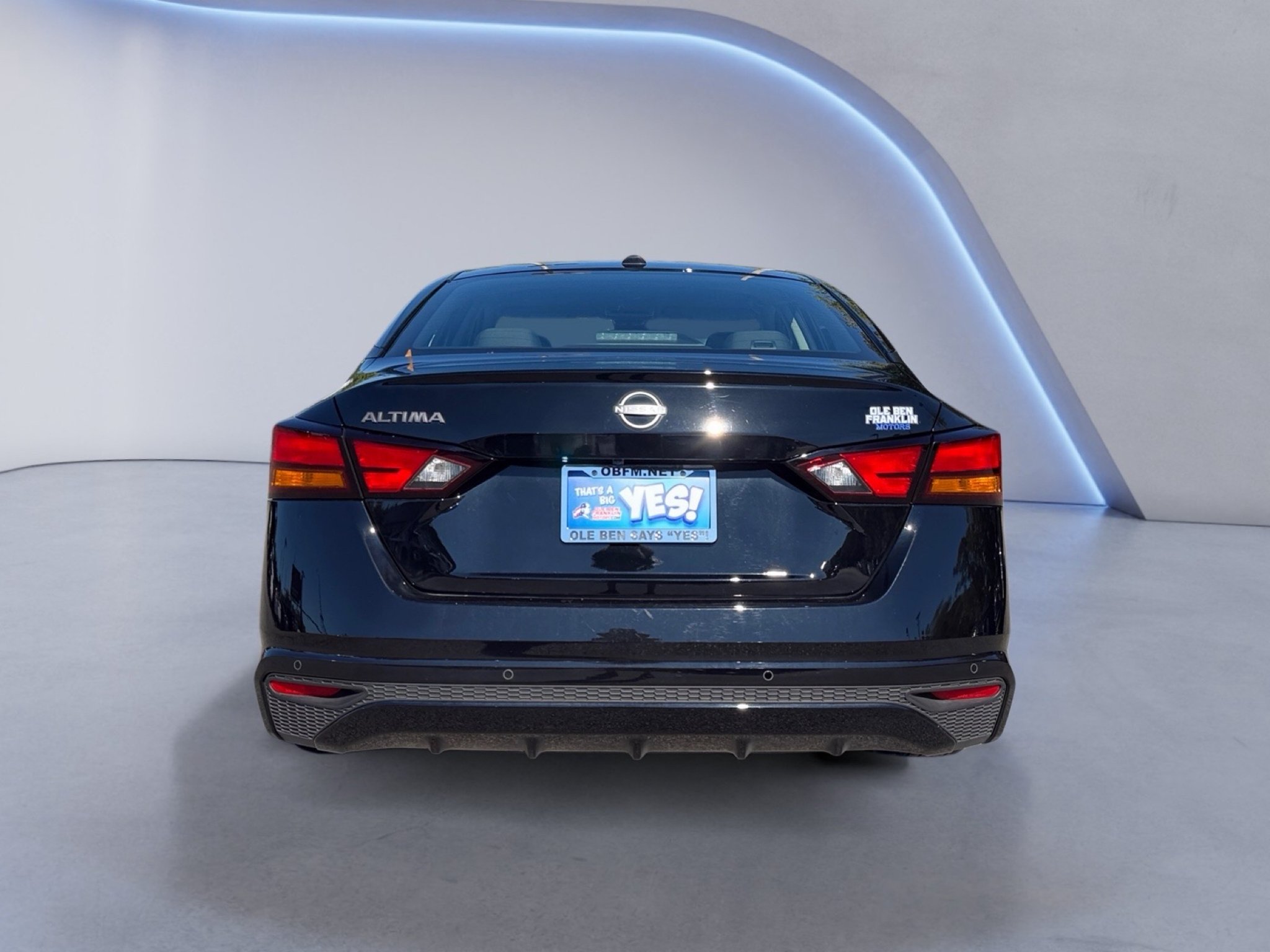 Used 2025 Super Black Nissan SV image 4