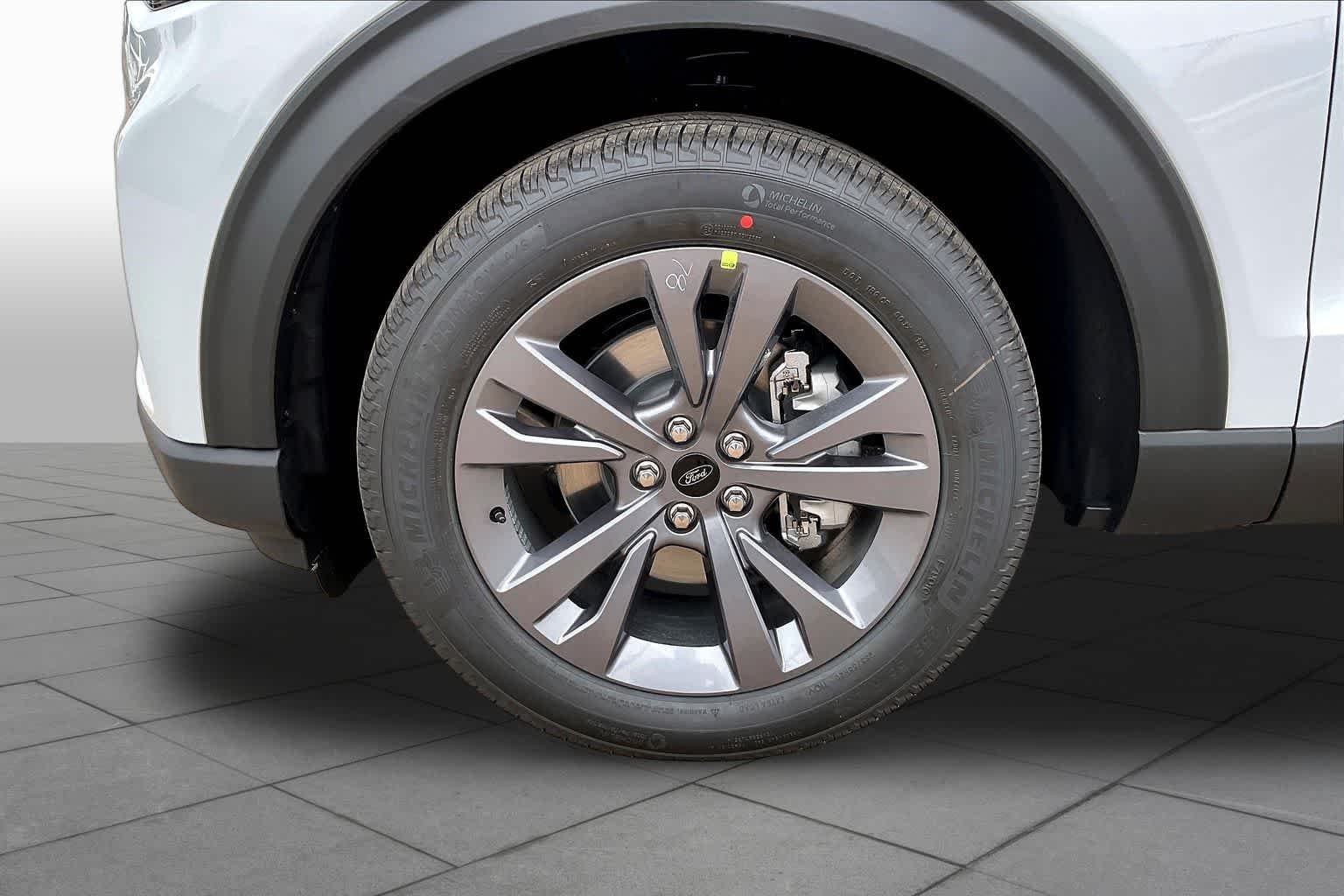 New 2026 Space White Metallic Ford Active image 11
