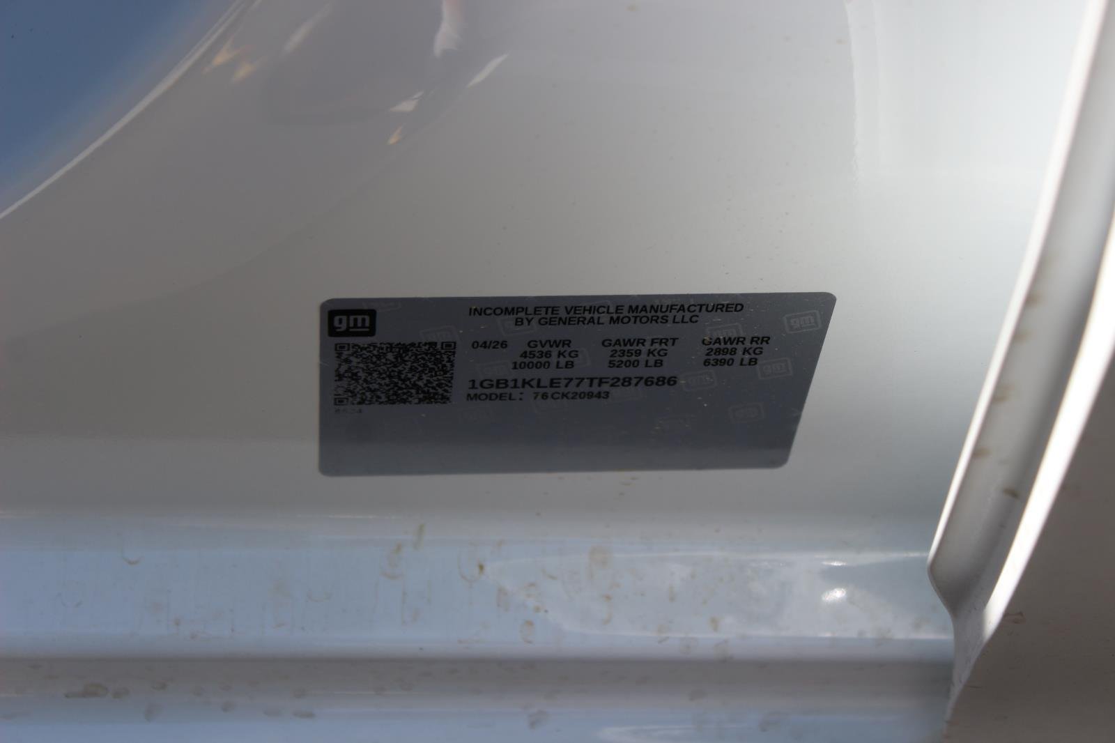 New 2026 Summit White Chevrolet WT image 34