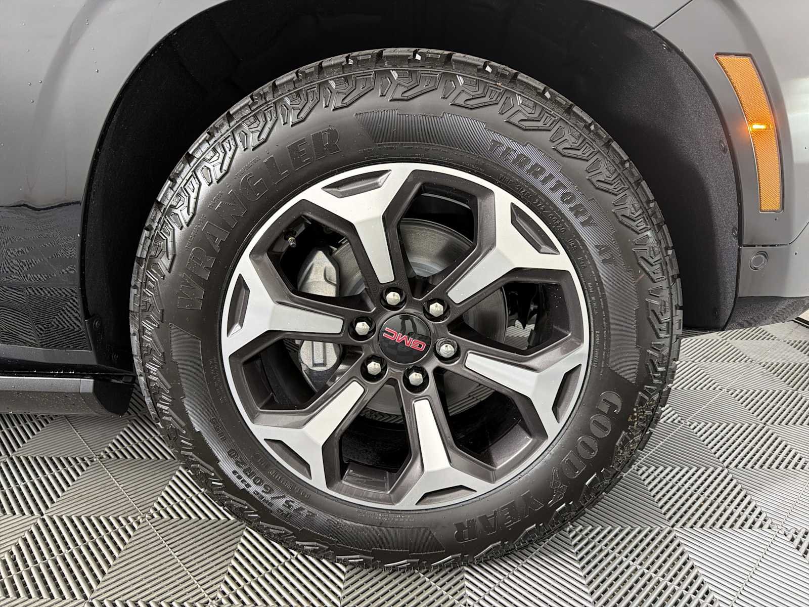 2026 GMC Yukon XL AT4 Ultimate - Photo 10