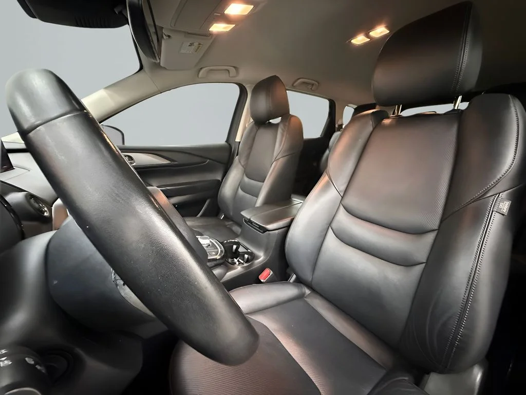 Used 2022 White Mazda Touring image 10