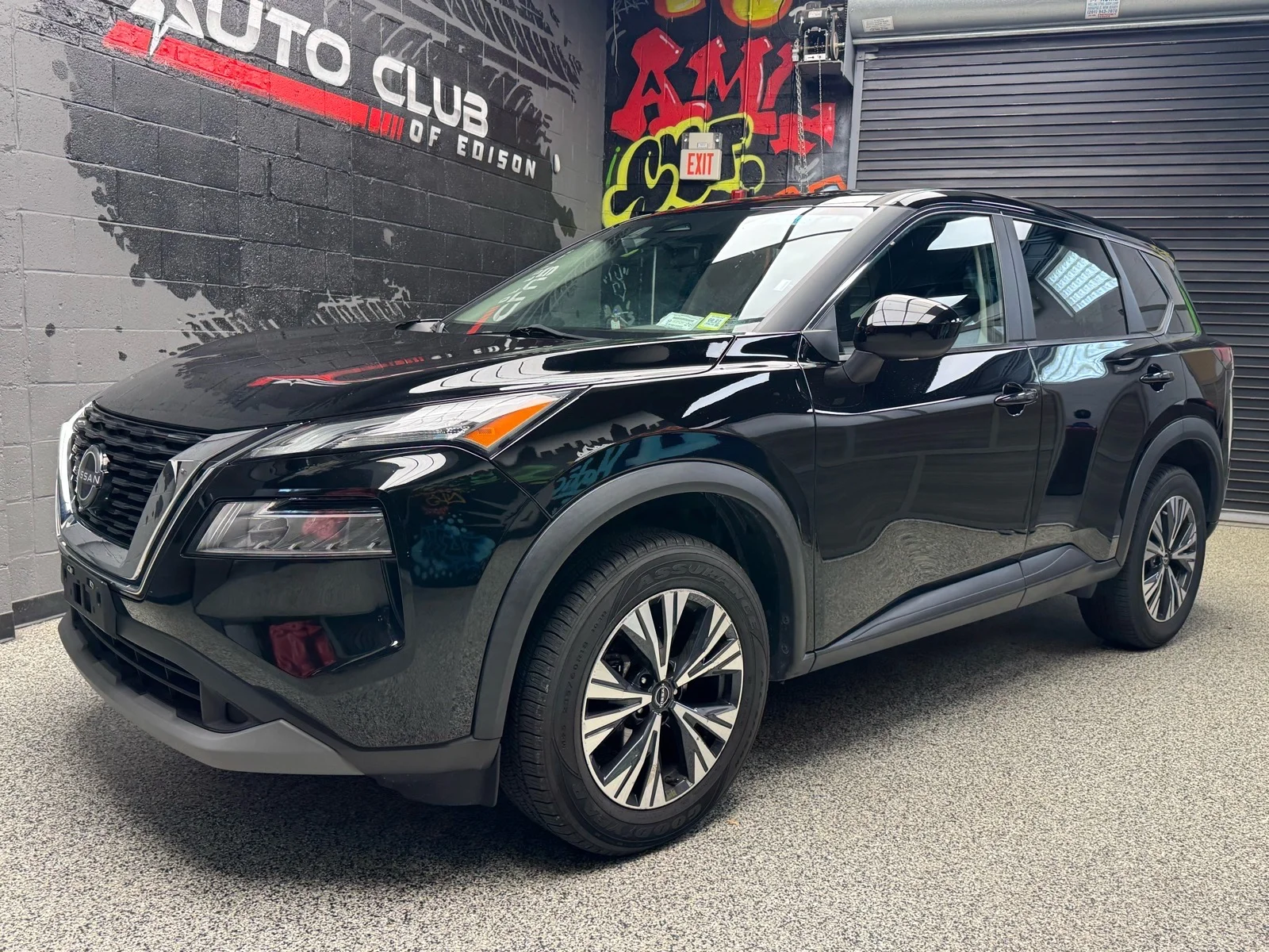 Used 2023 Super Black (kh3) Nissan SV image 3