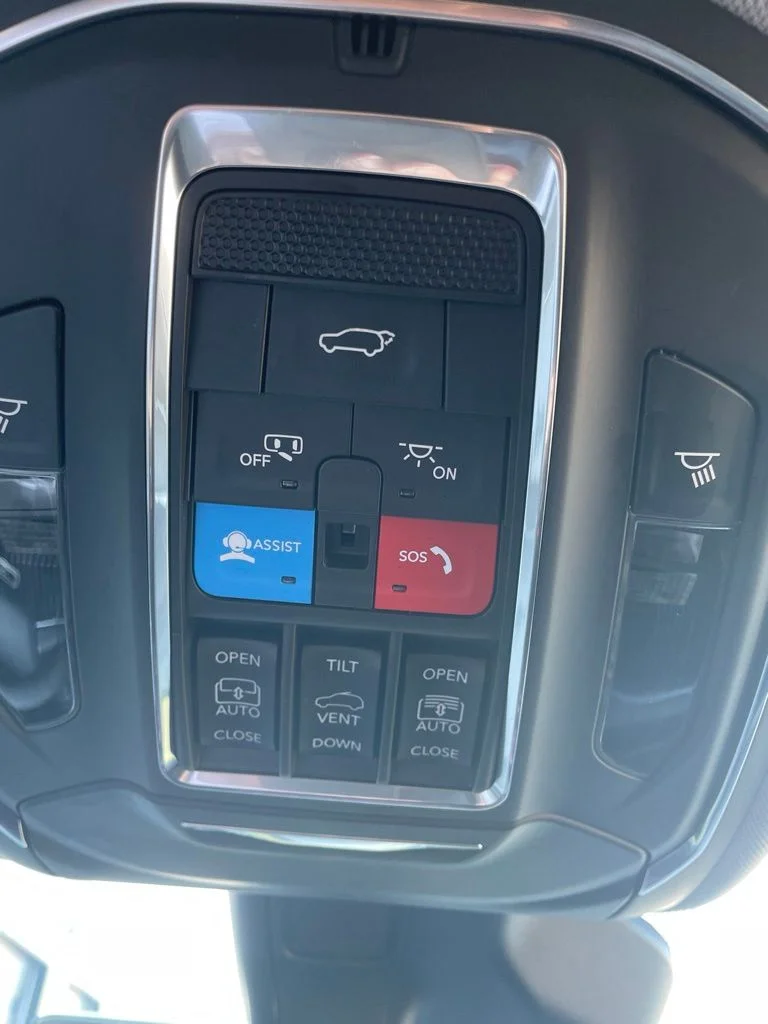 Used 2023 White Jeep Limited image 24