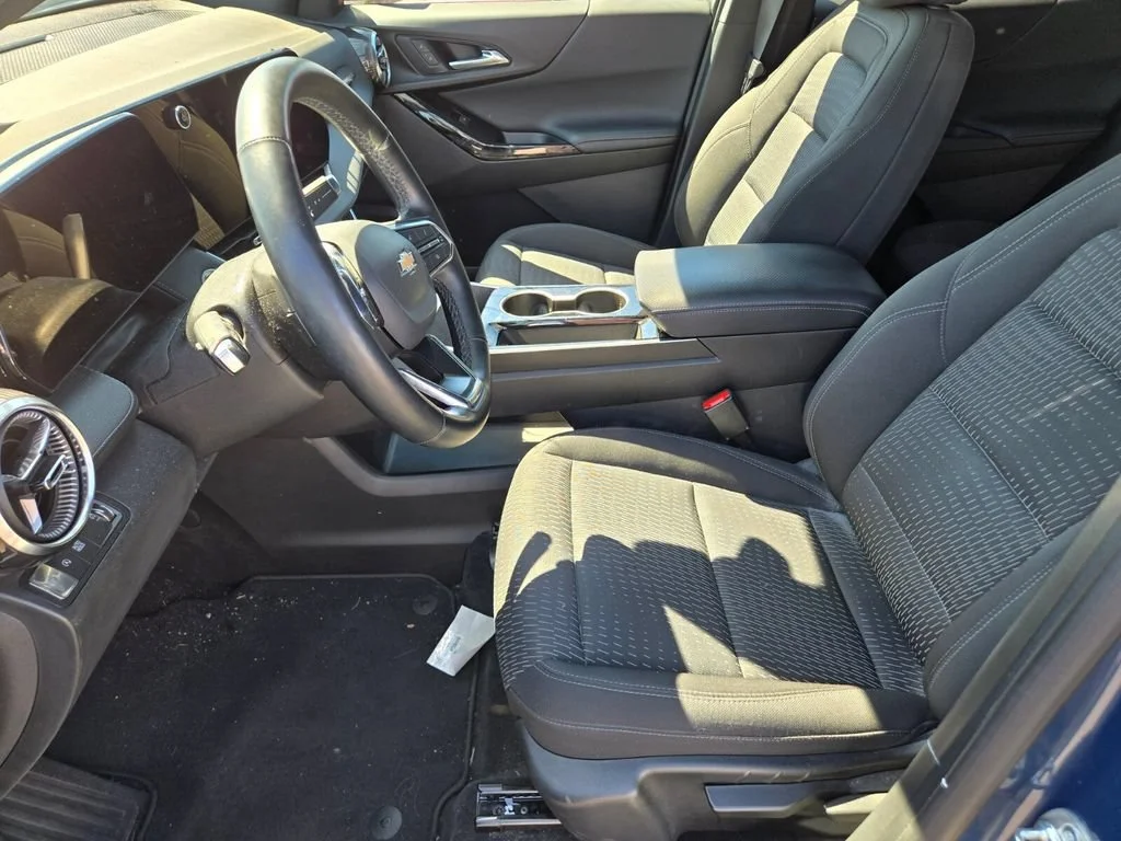 Used 2025 Lakeshore Blue Metallic Chevrolet LT image 3