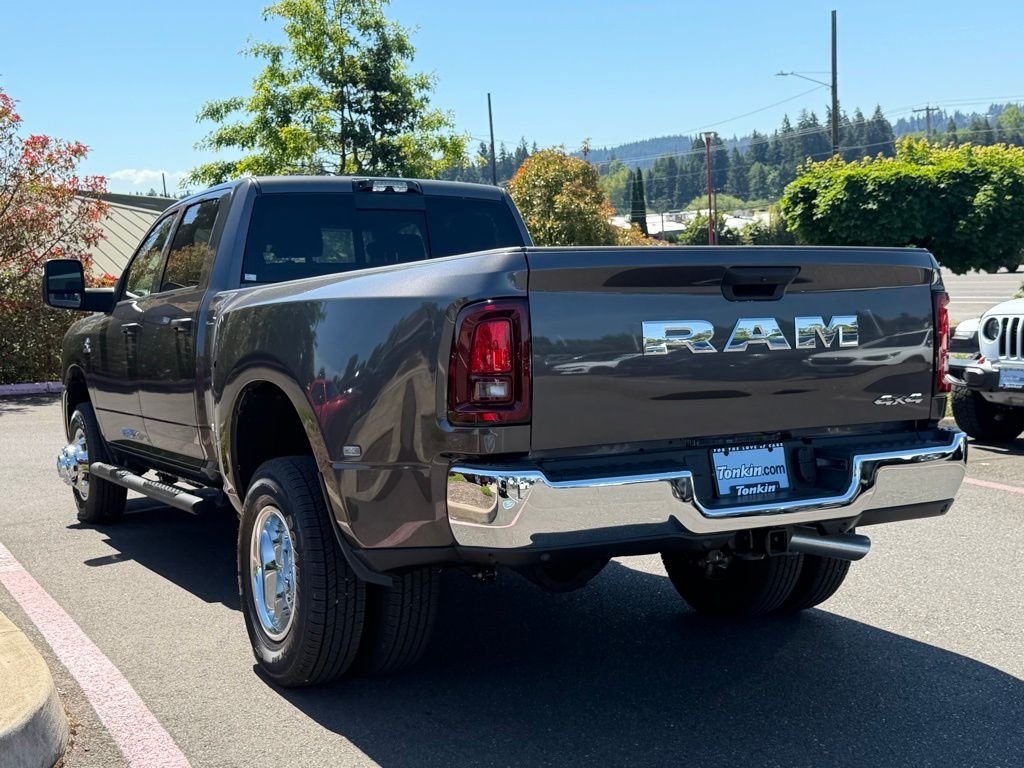 New 2026 Granite Crystal Metallic Clear-Coat Exterior Paint RAM Tradesman image 5