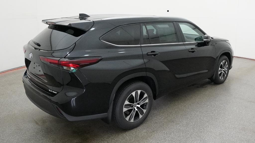 New 2026 Midnight Black Metallic Toyota XLE image 18