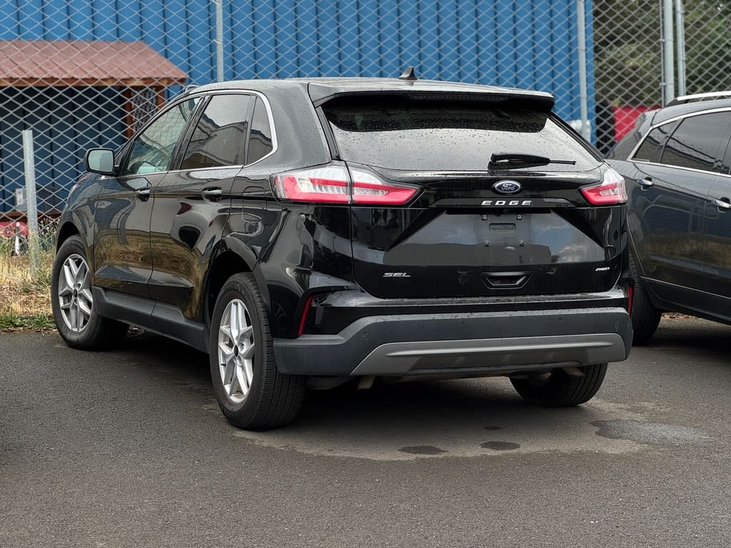 Used 2024 Black Metallic Ford SEL image 2