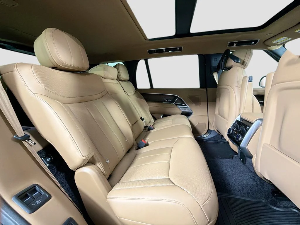 New 2026 Belgravia Green Land Rover SE LWB 7-Seats / V8 image 29