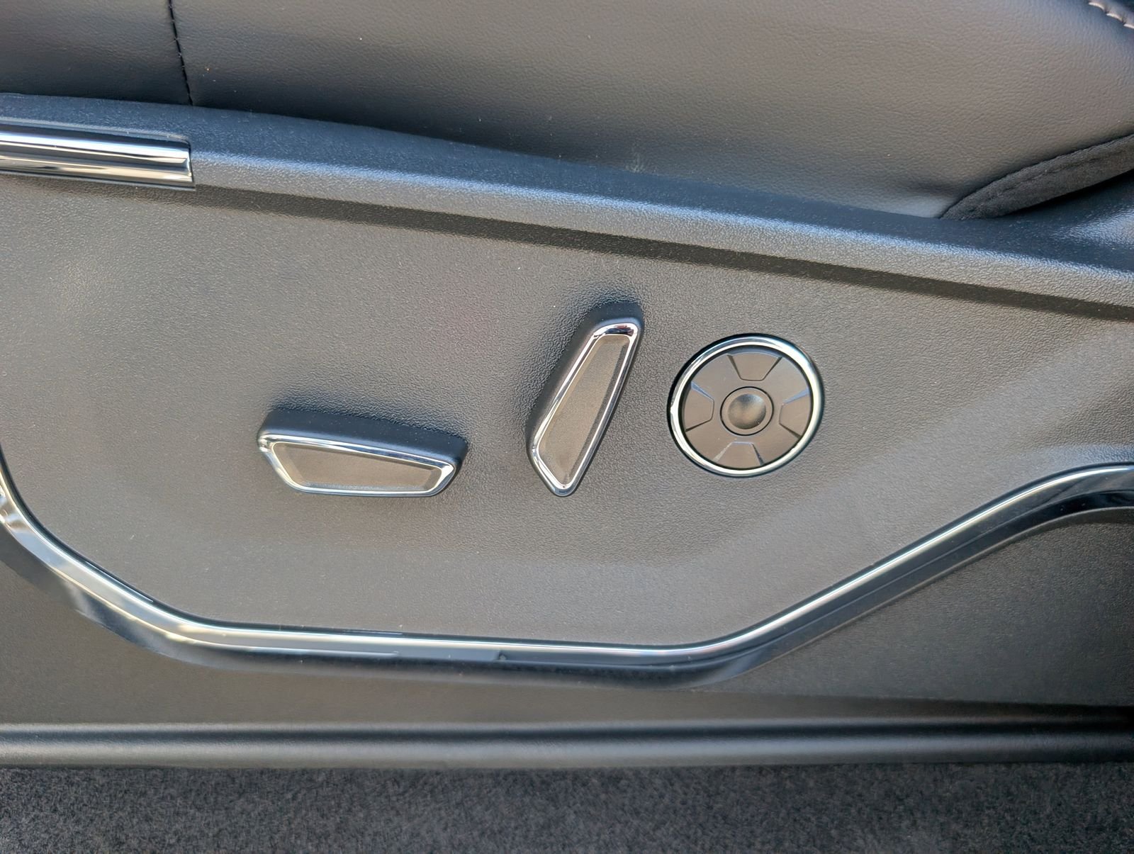 New 2026 Agate Black Metallic Ford Platinum image 15