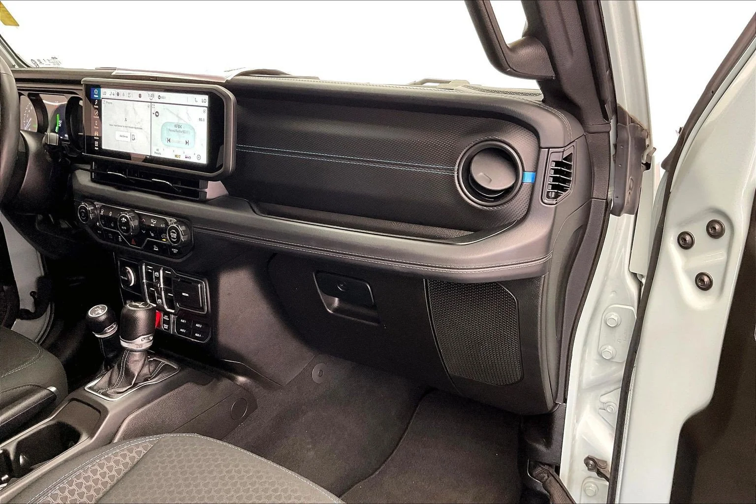 Used 2024 Earl Clearcoat Jeep Rubicon 4xe image 15