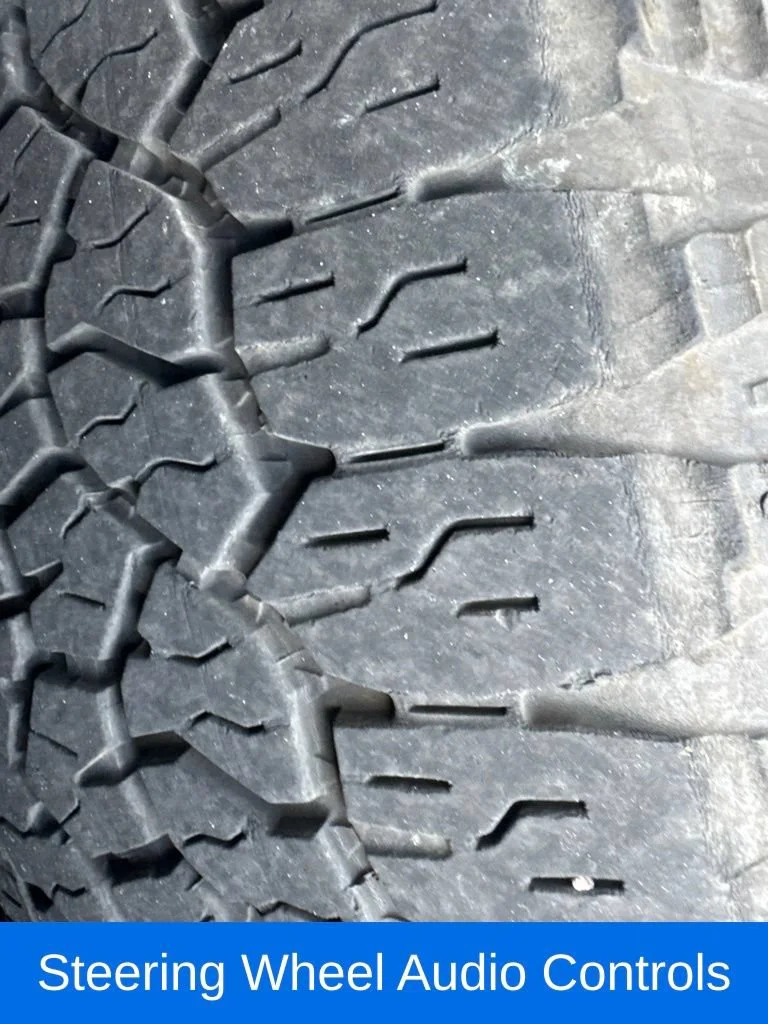Used 2022 SUMMIT WHITE GMC Elevation image 18