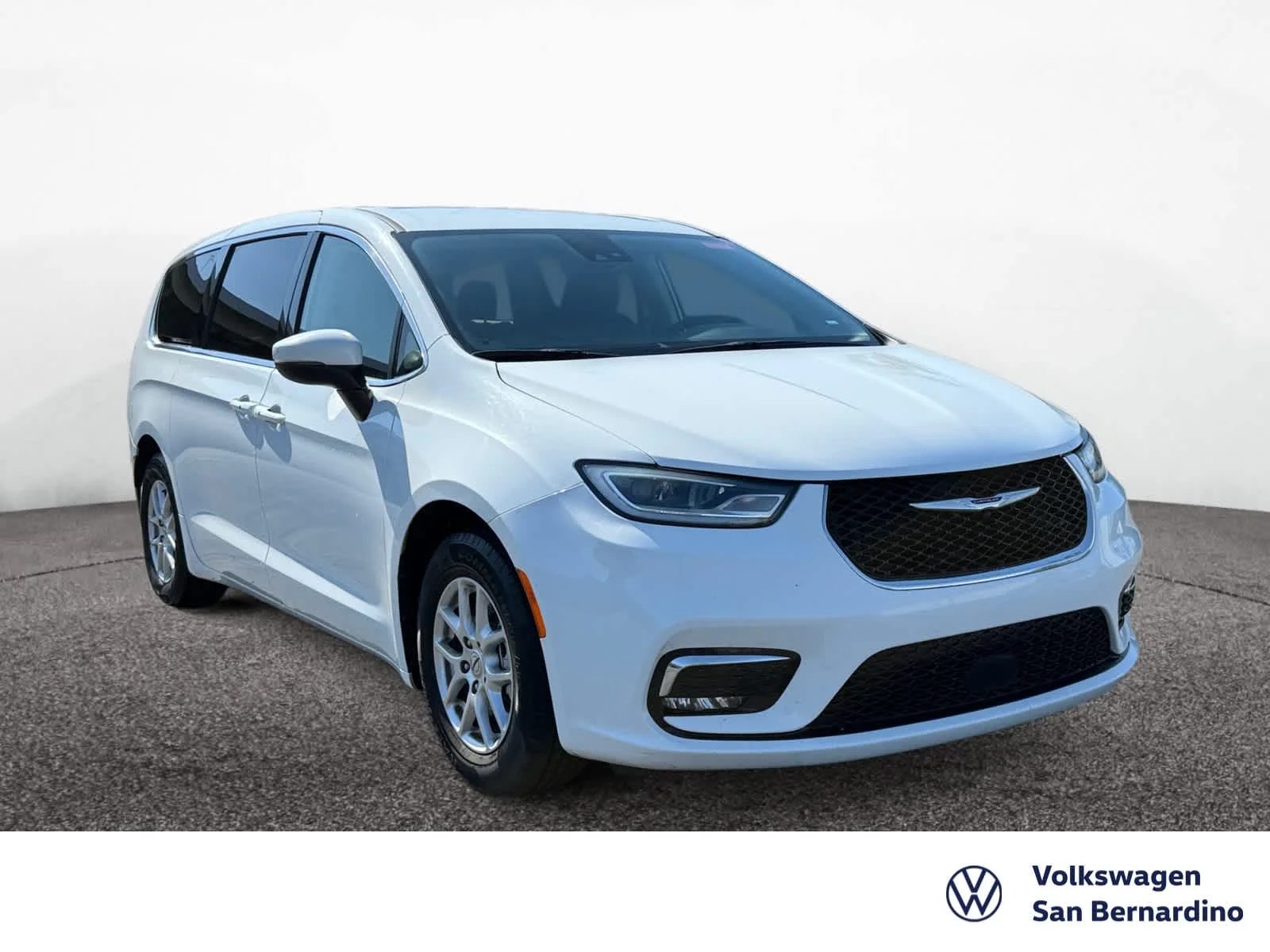 Used 2023 Bright White Clearcoat Chrysler Touring L image 3