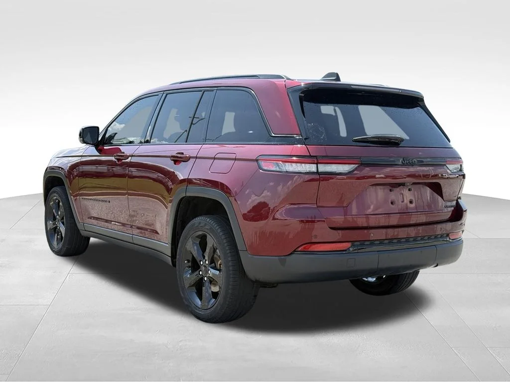 Used 2023 Red Jeep Limited image 3